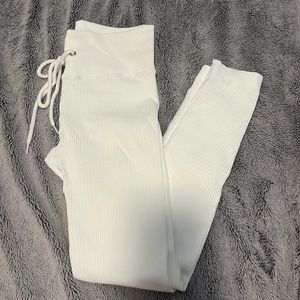 White leggings with tie string